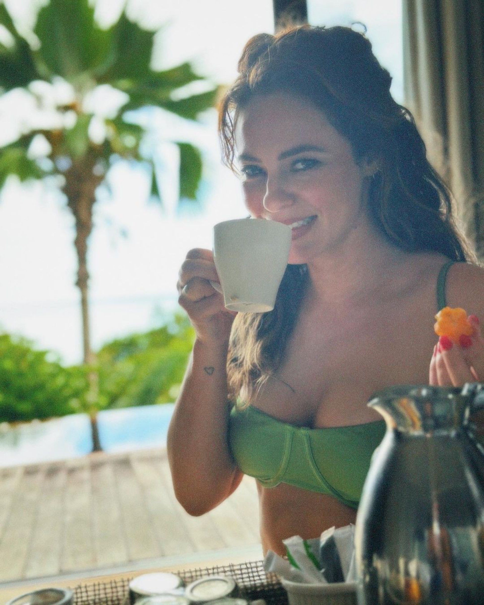 Paolla Oliveira posa de biquíni e recebe elogios nas redes sociais - Reprodução Internet