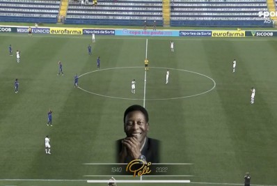 Pelé recebe homenagens no jogo de estreia do Santos na Copinha
