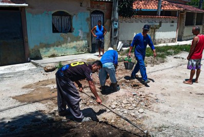 Governo municipal realiza serviços de manutenção em redes de água e esgoto no município