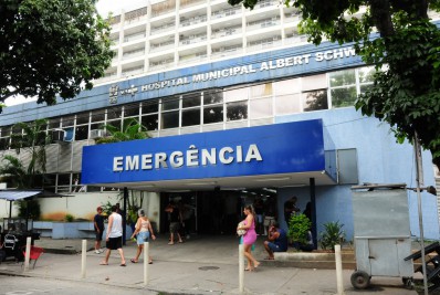 Parentes de pacientes afirmam que CTI do Albert Schweitzer continua sem ar condicionado; Saúde nega