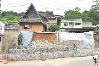 Muro de gabião provisório é construído no Quissamã