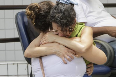 Homem é morto a facadas durante a madrugada na Praça da República