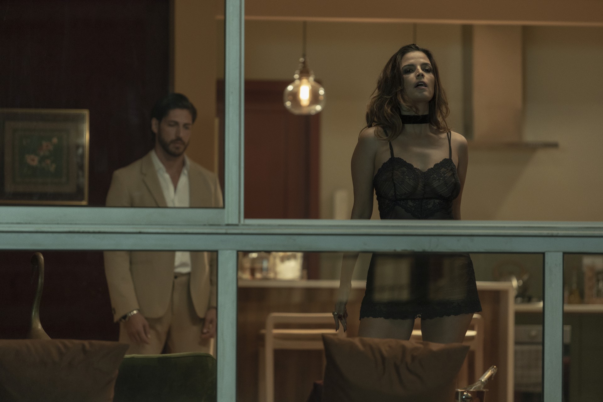 Ângelo Rodrigues e Emanuelle Araújo em cena de 'Olhar Indiscreto' - Aline Arruda / Netflix