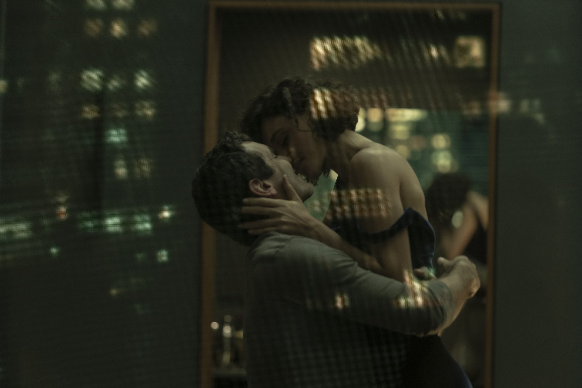 Nikolas Antunes e Débora Nascimento em cena de 'Olhar Indiscreto' - Aline Arruda / Netflix