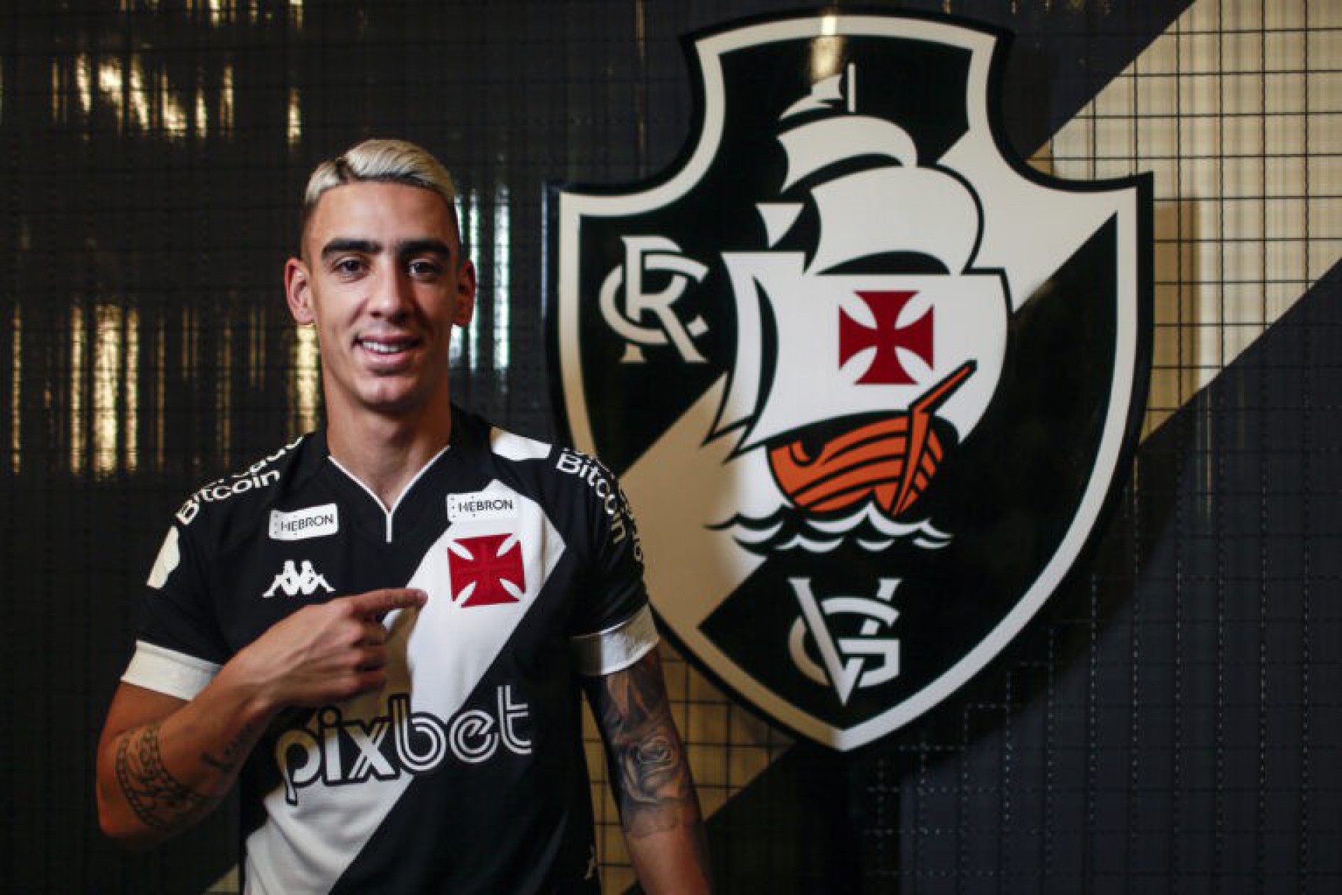 Vasco anuncia a contratação de Luca Orellano, meia-atacante e