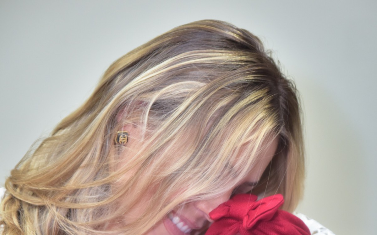 Isabella Cecchi deixou maternidade com a filha rec&eacute;m-nascida 