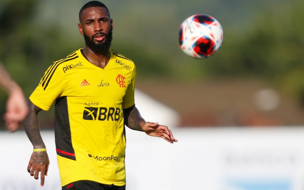 Gerson no treino do Flamengo 