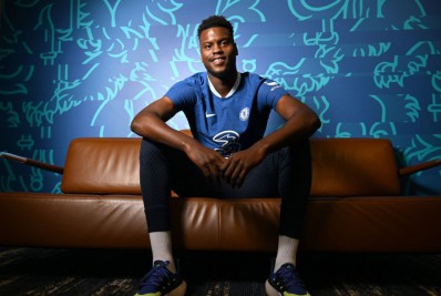 Chelsea anuncia contratação de jovem zagueiro francês
