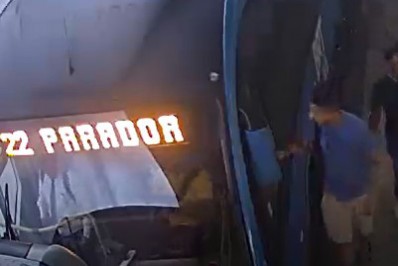 'Imbecil', afirma Paes sobre homem que quebrou retrovisor do BRT com alicate