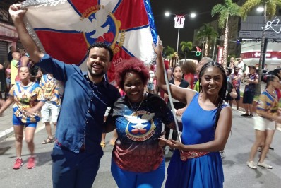 Inocentes de Belford Roxo leva mais de mil pessoas para o primeiro Ensaio de Rua do ano