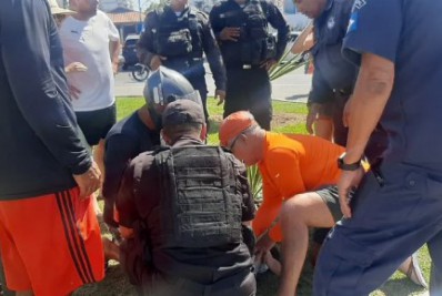 Criança de dois anos se afoga e é salva por policiais de folga em Cabo Frio