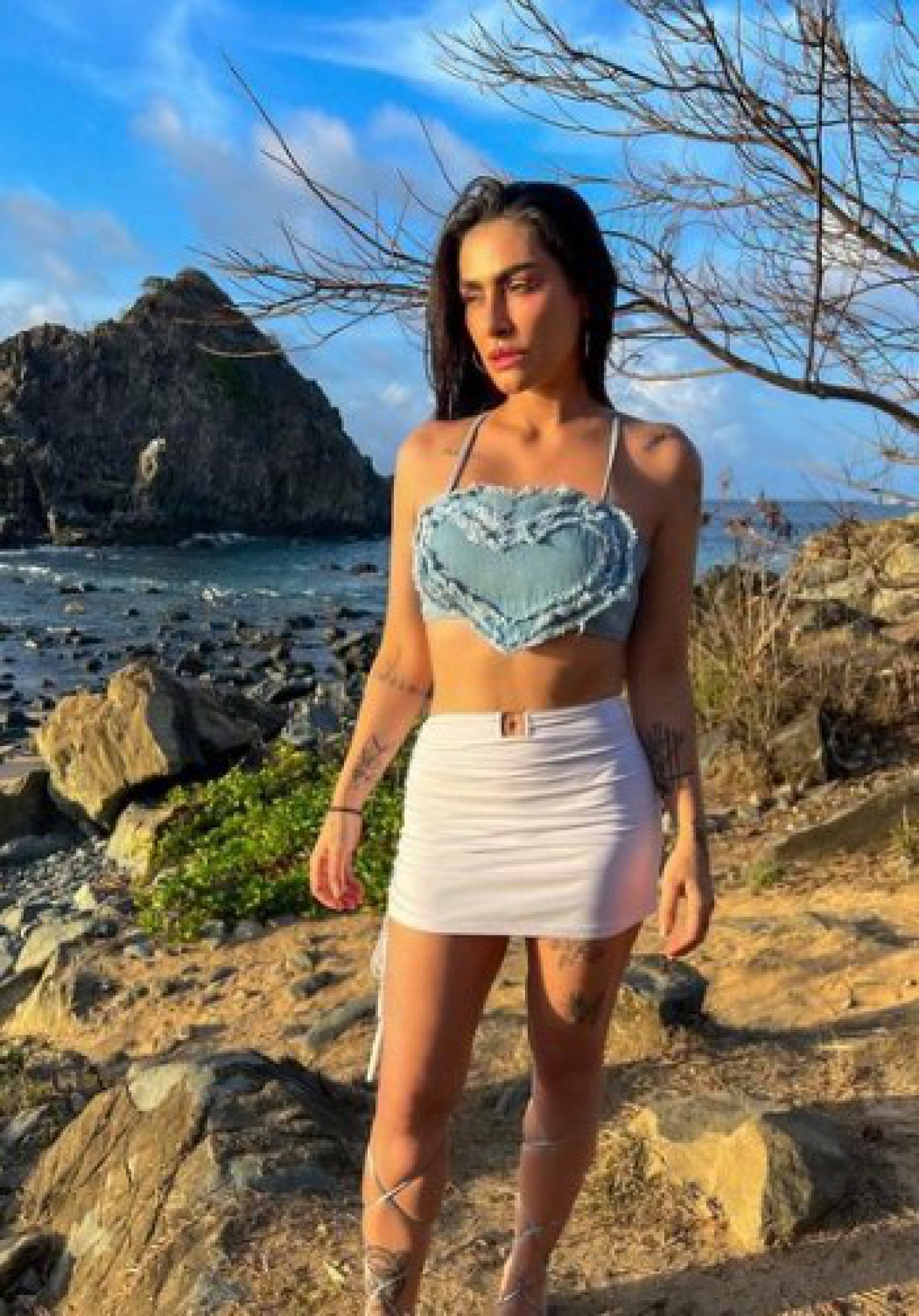 Cleo e o marido posam em Fernando de Noronha - Reprodução Internet