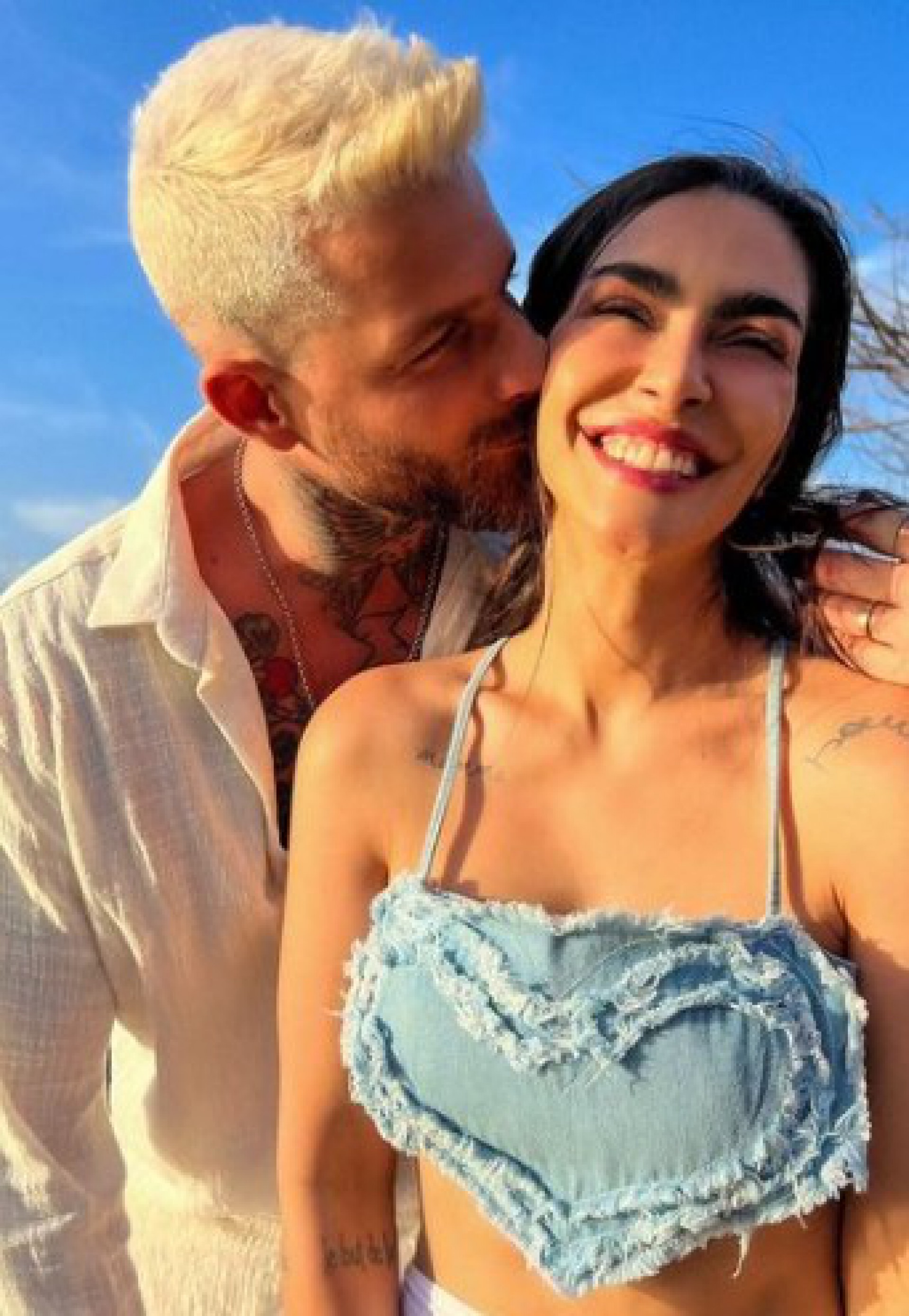 Cleo e o marido posam em Fernando de Noronha - Reprodução Internet