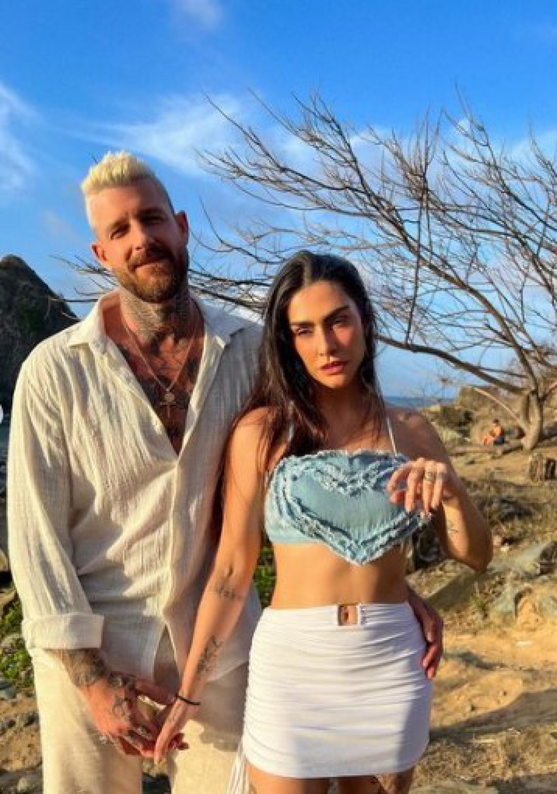 Cleo e o marido posam em Fernando de Noronha - Reprodução Internet