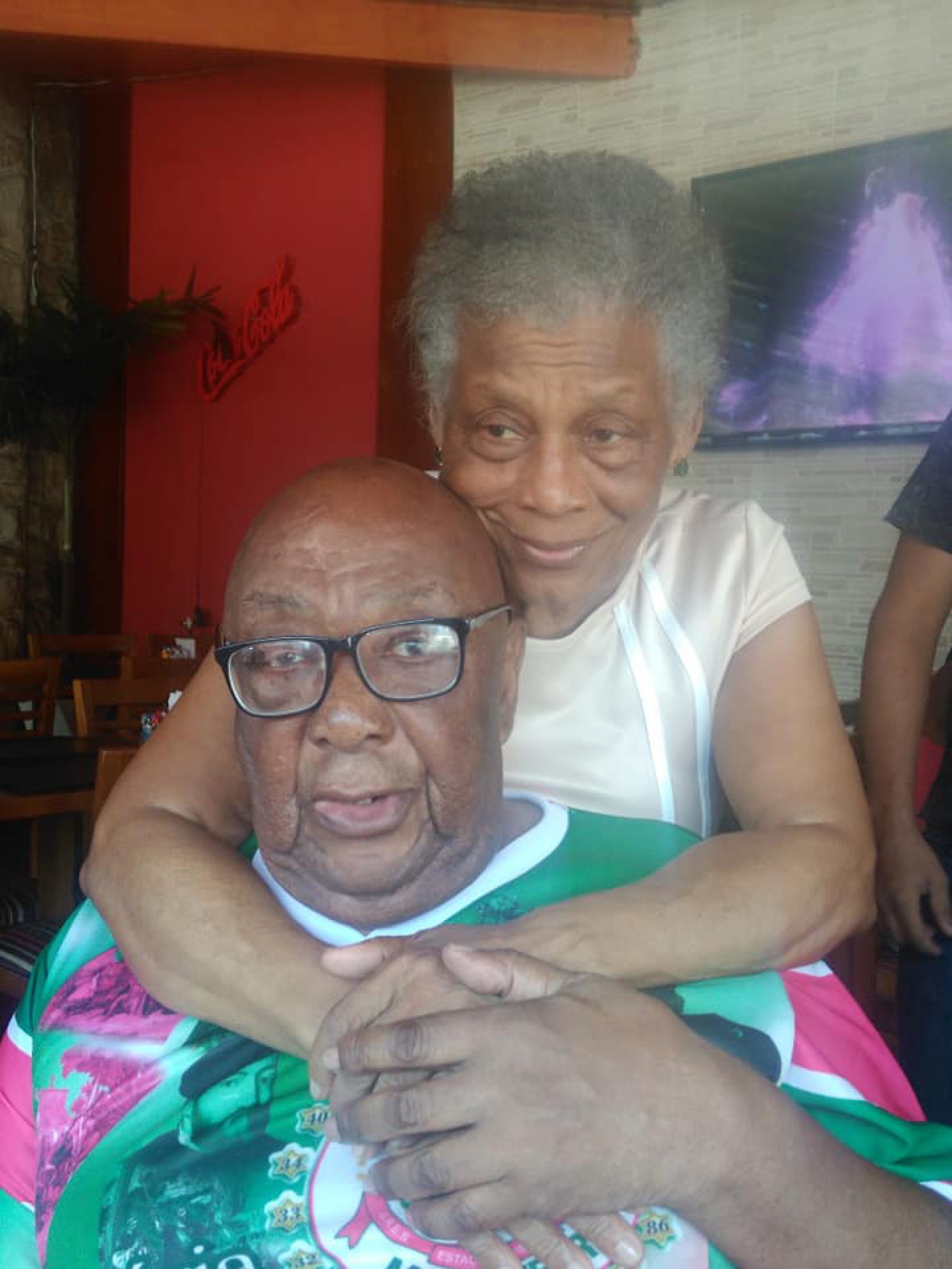 Sim&otilde;es da Mangueira durante uma confraterniza&ccedil;&atilde;o familiar