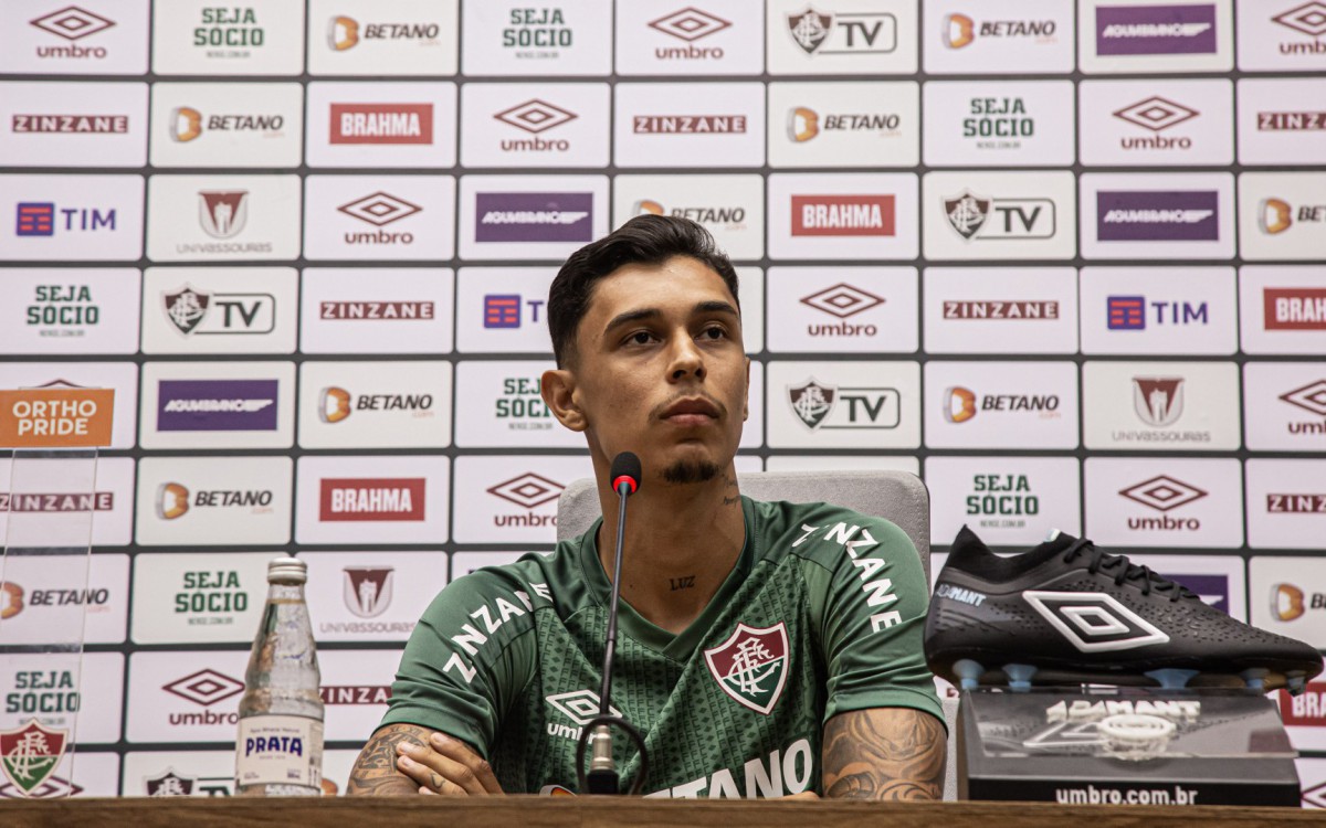 Rio de Janeiro - 06/01/2023 - Ct Carlos Castilho. 
Entrevista coletiva do zagueiro Vitor Mendes nesta tarde no CT Carlos Castilho.
FOTO: MARCELO GONÇALVES / FLUMINENSE F.C.
.
IMPORTANTE: Imagem destinada a uso institucional e divulgação, seu
uso comercial está vetado incondicionalmente por seu autor e o
Fluminense Football Club.É obrigatório mencionar o nome do autor ou
usar a imagem.
.
IMPORTANT: Image intended for institutional use and distribution.
Commercial use is prohibited unconditionally by its author and
Fluminense Football Club. It is mandatory to mention the name of the
author or use the image.
.
IMPORTANTE: Imágen para uso solamente institucional y distribuición. El
uso comercial es prohibido por su autor y por el Fluminense FootballClub. 
És mandatório mencionar el nombre del autor ao usar el imágen. - Marcelo Gonçalves/ Fluminense