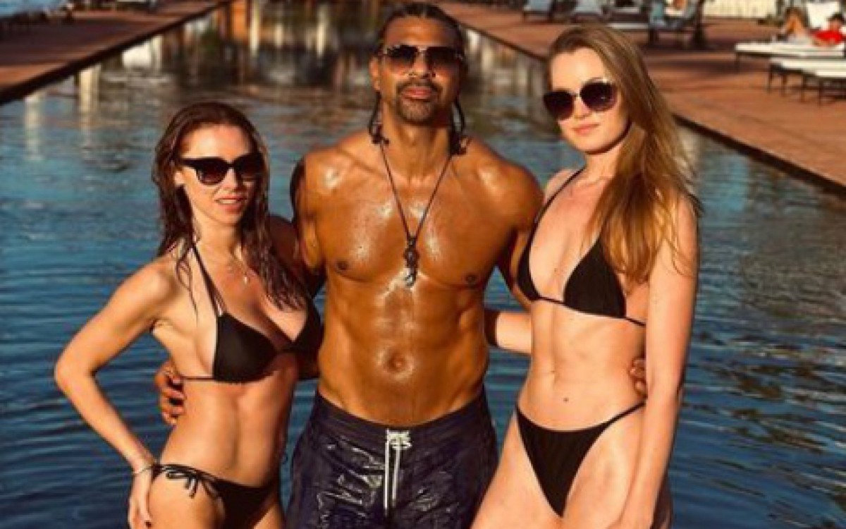 David Haye anunciou trisal com a modelo Sian Osbourne e a cantora irlandesa Una Healy