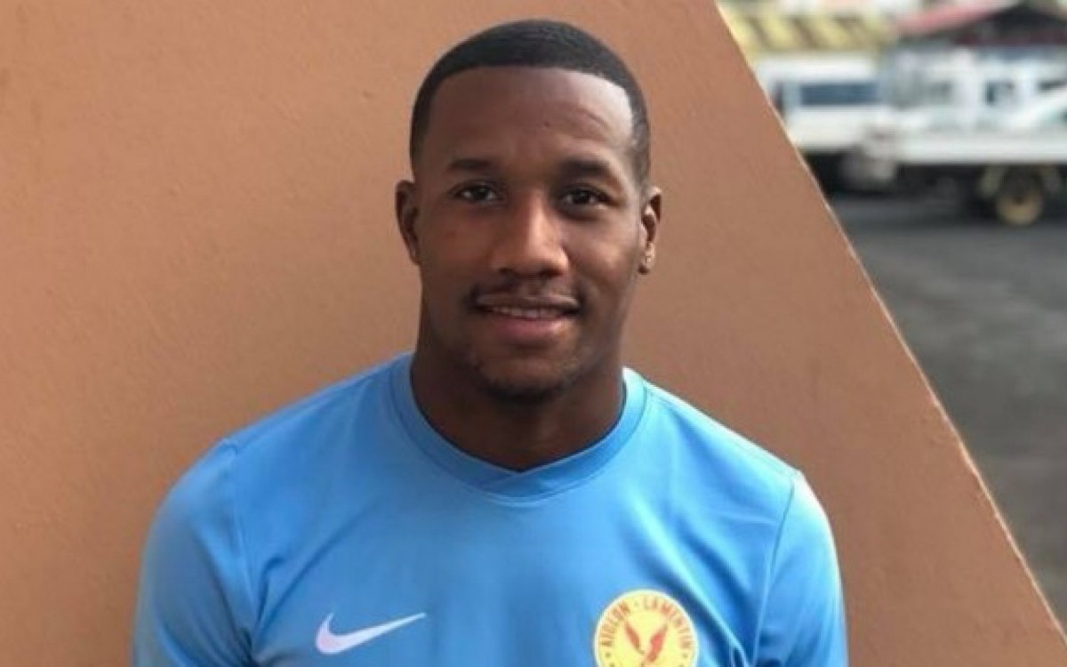 Jean-Manuel Nedra defende o Aiglon du Lamentin, da Primeira Divis&atilde;o da Martinica