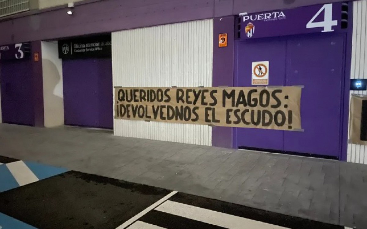 Ronaldo &eacute; alvo de protestos da torcida do Valladolid