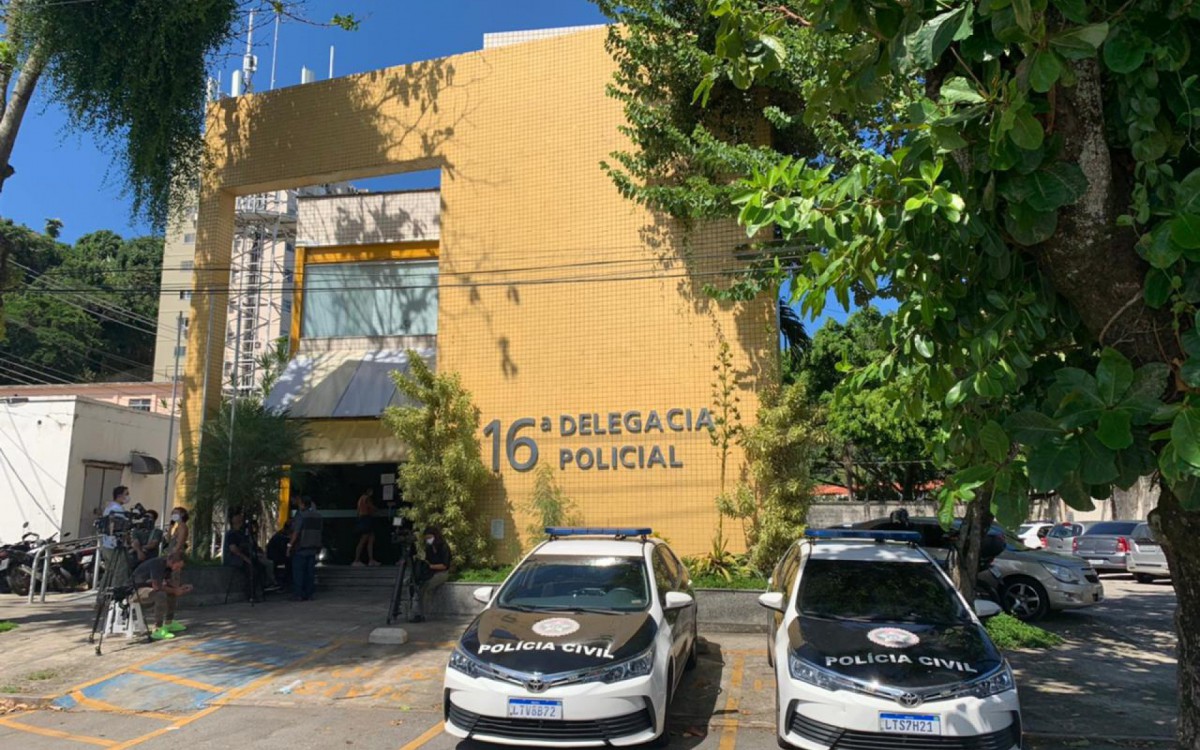Professor de surfe foi preso por policiais da 16&ordf; DP (Barra da Tijuca), nesta sexta-feira (6)