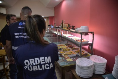 Restaurante no Leblon é interditado por vender quentinhas ilegalmente