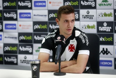 Lucas Piton se vê empolgado com chegada ao Vasco e projeta títulos em 2023: 'É um clube gigante'