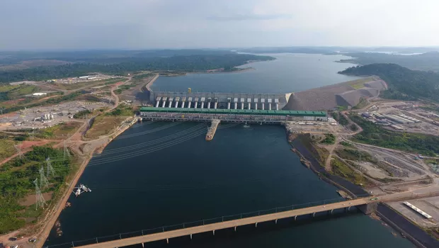 Após esvaziar o Xingu, Belo Monte quer erguer muros dentro do rio