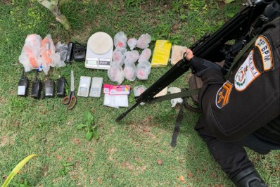 PM prende três acusados de tráfico de drogas em Cabo Frio