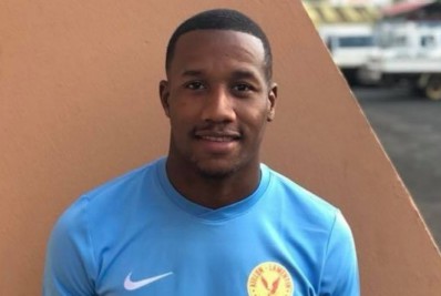 Jogador de futebol é preso em aeroporto com 109kg de cocaína