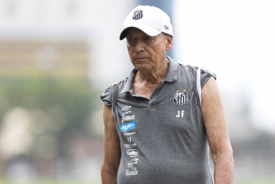 Técnico corta dois jogadores antes da partida por uso de maconha