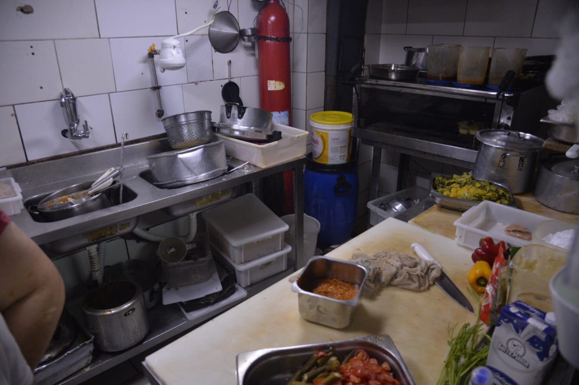 Estabelecimento no Leblon, Zona Sul, foi parcialmente interditado e multado - Fábio Costa / Secretaria de Ordem Pública