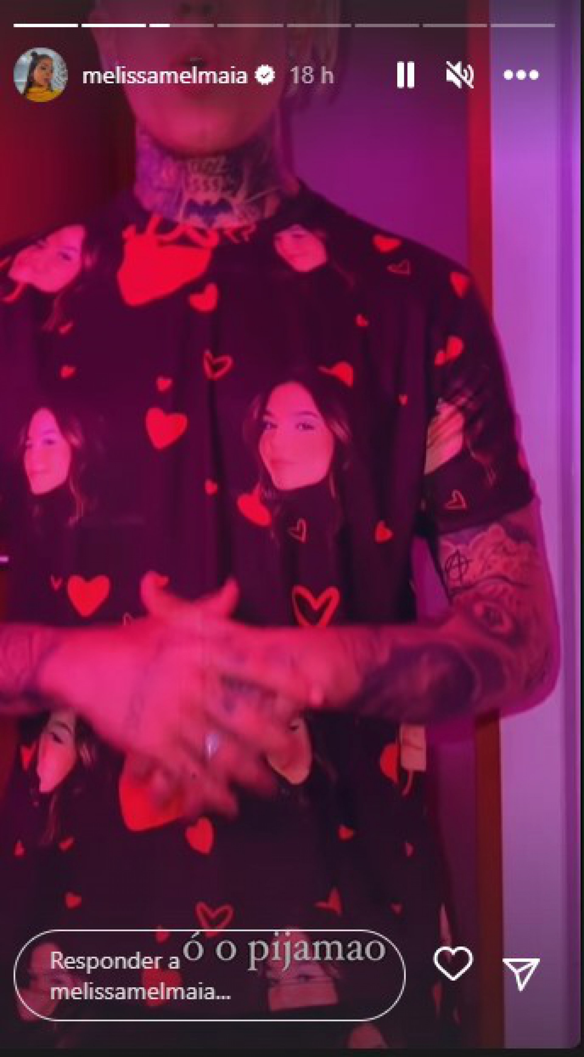 Mel Maia e Mc Daniel usam pijama estampado com o rosto um do outro - Reprodução Internet