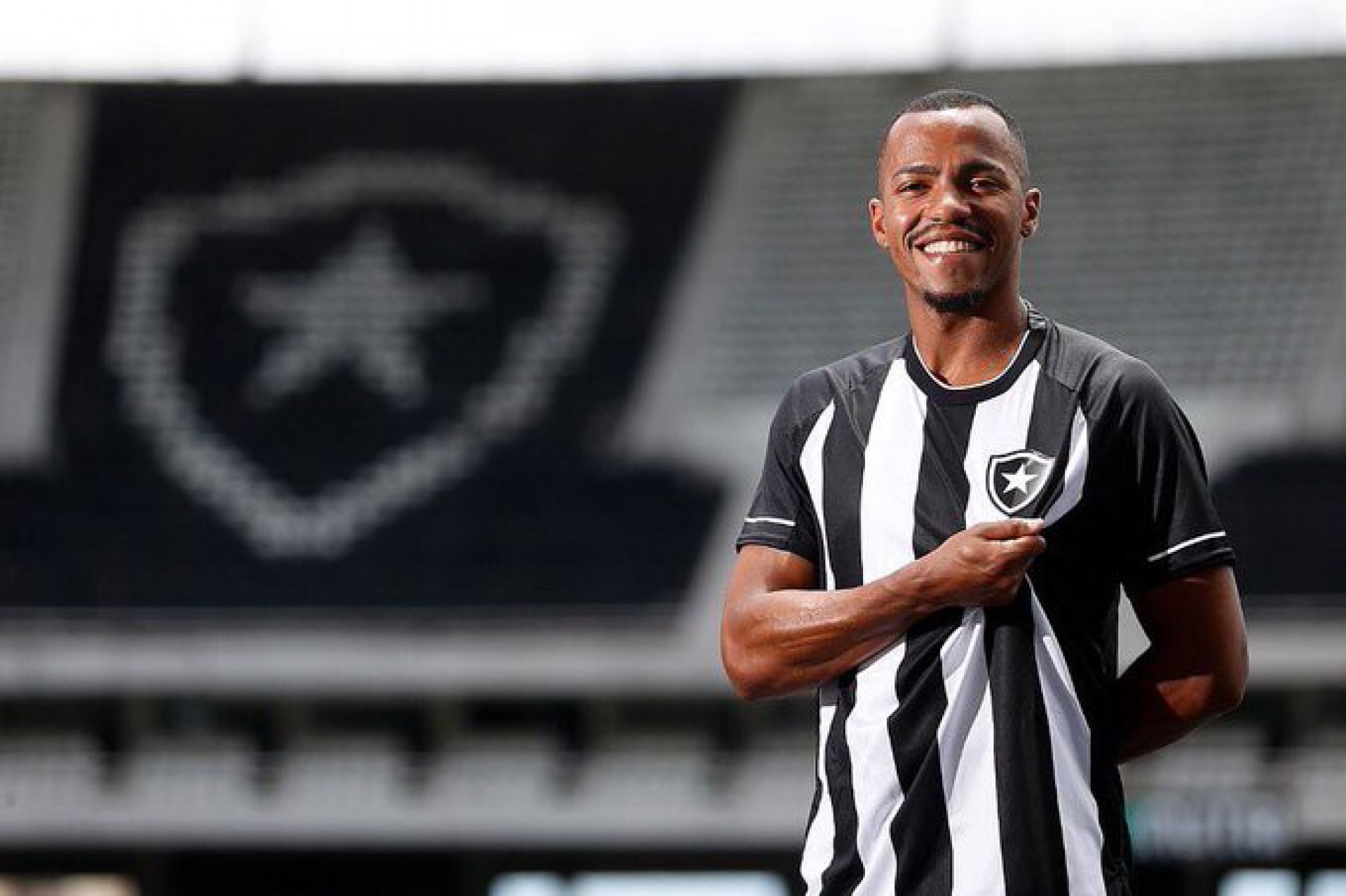 Marlon Freitas vibra após acerto com o Botafogo: 'Não pensei duas vezes'  Jornal MEIA HORA - Botafogo