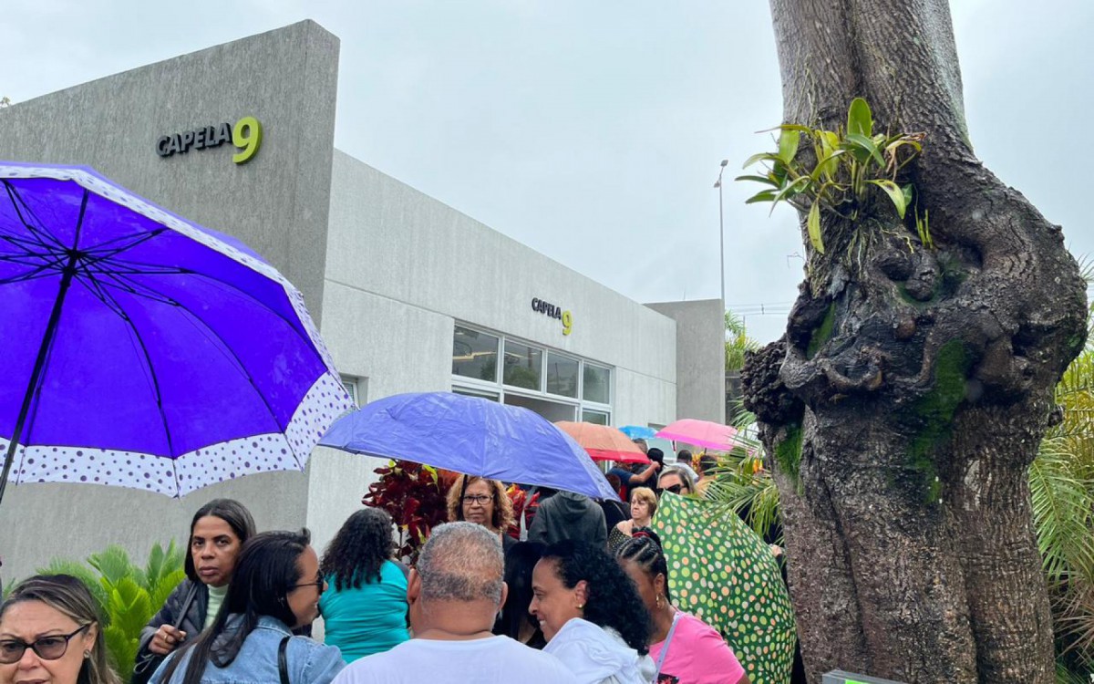 Amigos e familiares comparecem ao vel&oacute;rio de Renatinho, do Bokaloka, no cemit&eacute;rio Jardim da Saudade, em Guadalupe