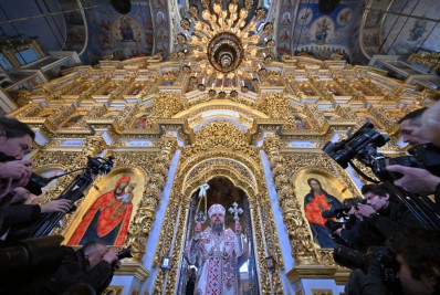 Líder da Igreja Ortodoxa Ucraniana celebra missa em famoso mosteiro de Kiev