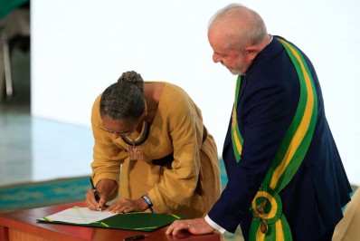 Marina Silva luta para fechar porteiras arrombadas