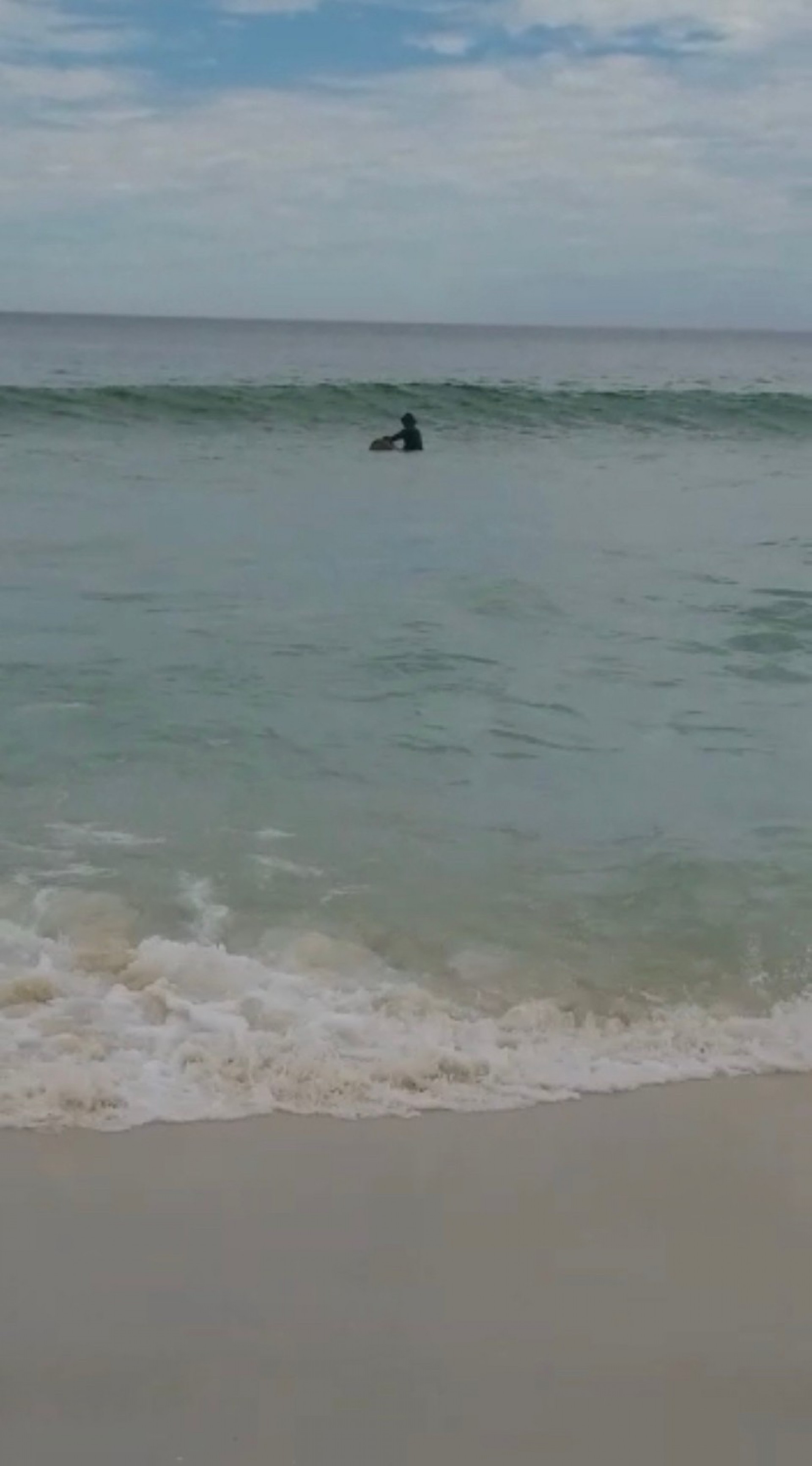 Família chegou a gravar um vídeo da menina durante a aula de surfe na praia da Barra da Tijuca - Reprodução / Arquivo pessoal