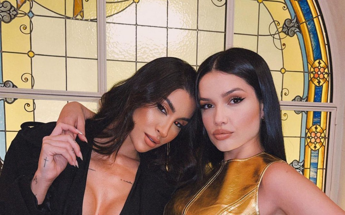 Bianca e Juliette aproveitam restaurante em Paris