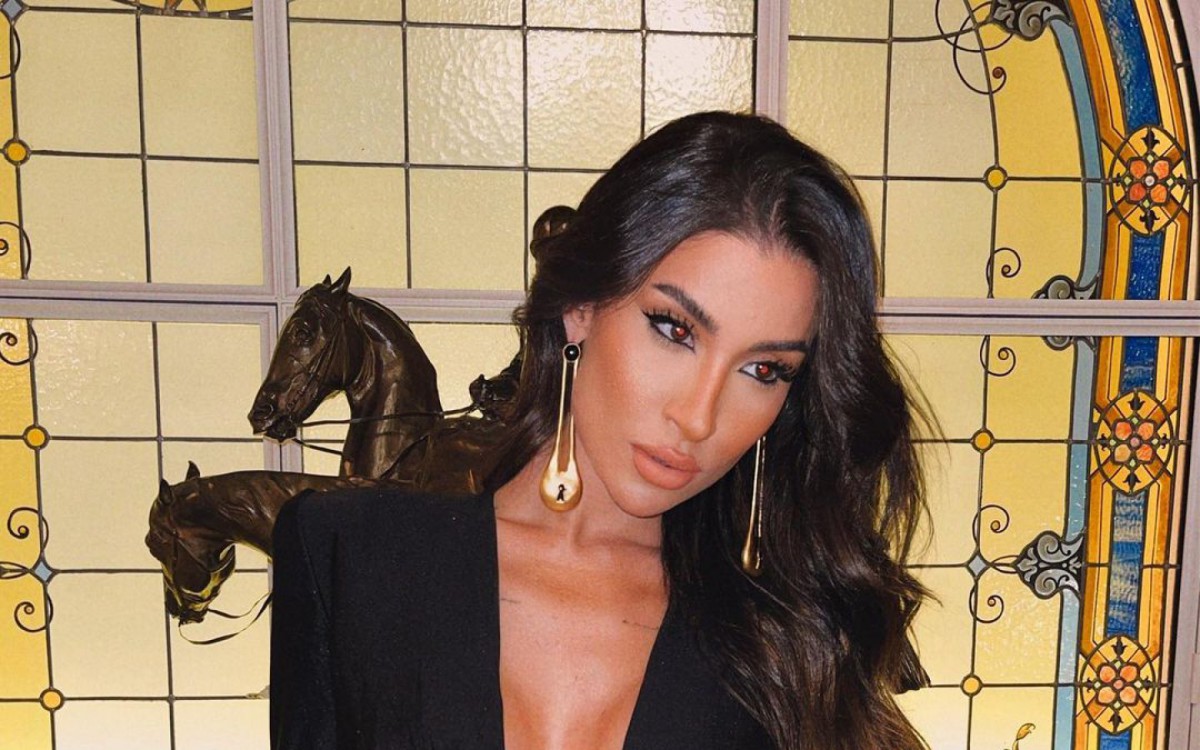 Bianca e Juliette aproveitam restaurante em Paris