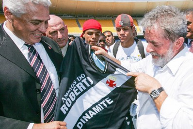 Lula se despede de Roberto Dinamite: 'Gigante na história do futebol brasileiro'