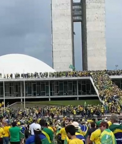 Bolsonaristas invadem rampa do Congresso Nacional em Brasília, no Distrito Federal