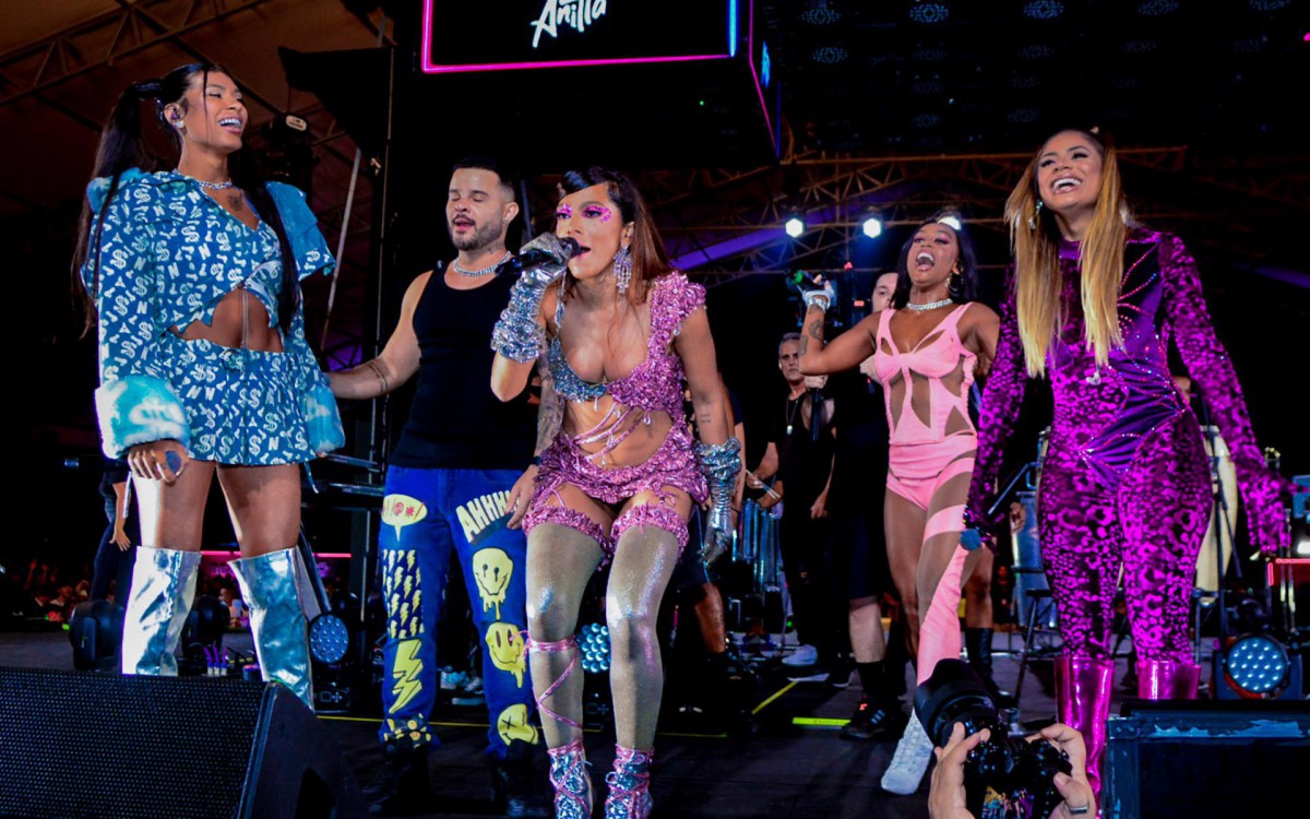 Anitta se apresentou no Riocentro com Pocah, Rebecca, Lexa e Hitmaker - Webert Belicio / Ag. News