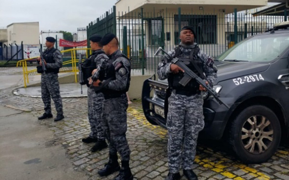 Batalh&atilde;o de Choque refor&ccedil;a policiamento no entorno da Reduc ap&oacute;s amea&ccedil;as bolsonaristas