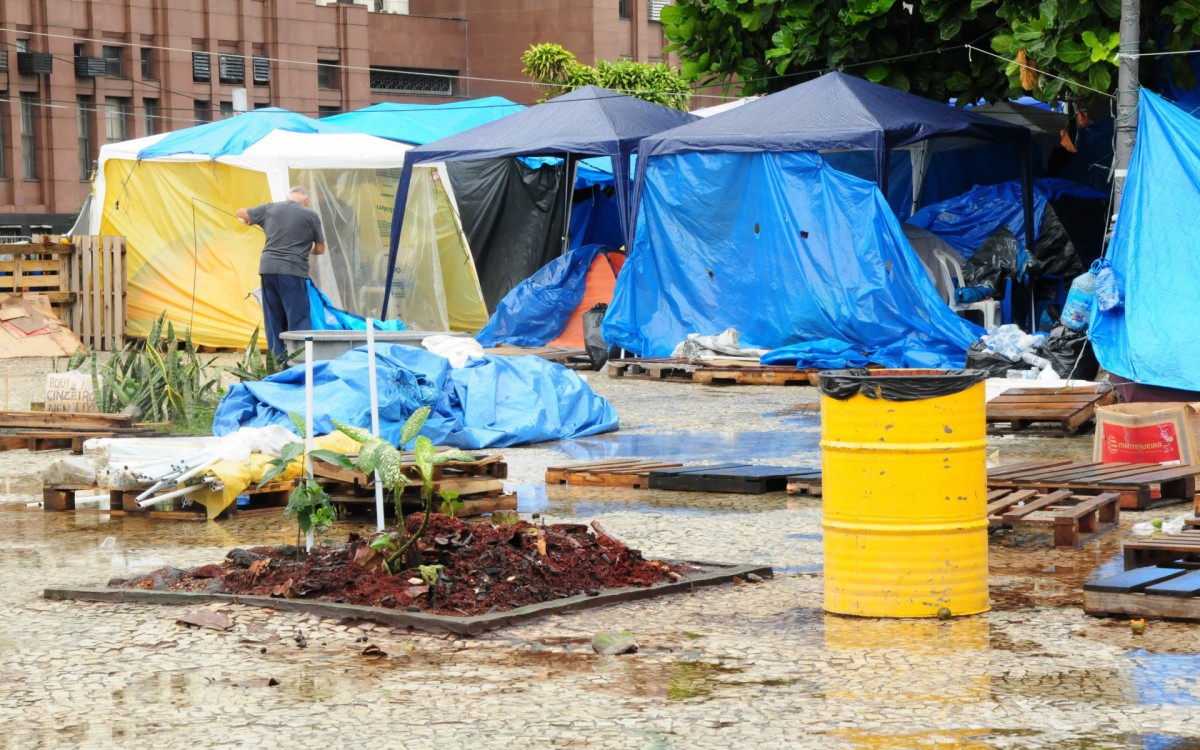 Desmonte do acampamento bolsonarista, na frente do CML -   Estefan Radovicz/ Ag&ecirc;ncia O Dia                                   