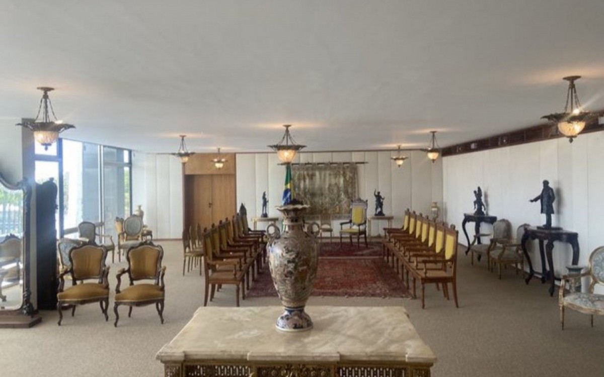 Salão no prédio do STF abriga vasos raros - Reprodução