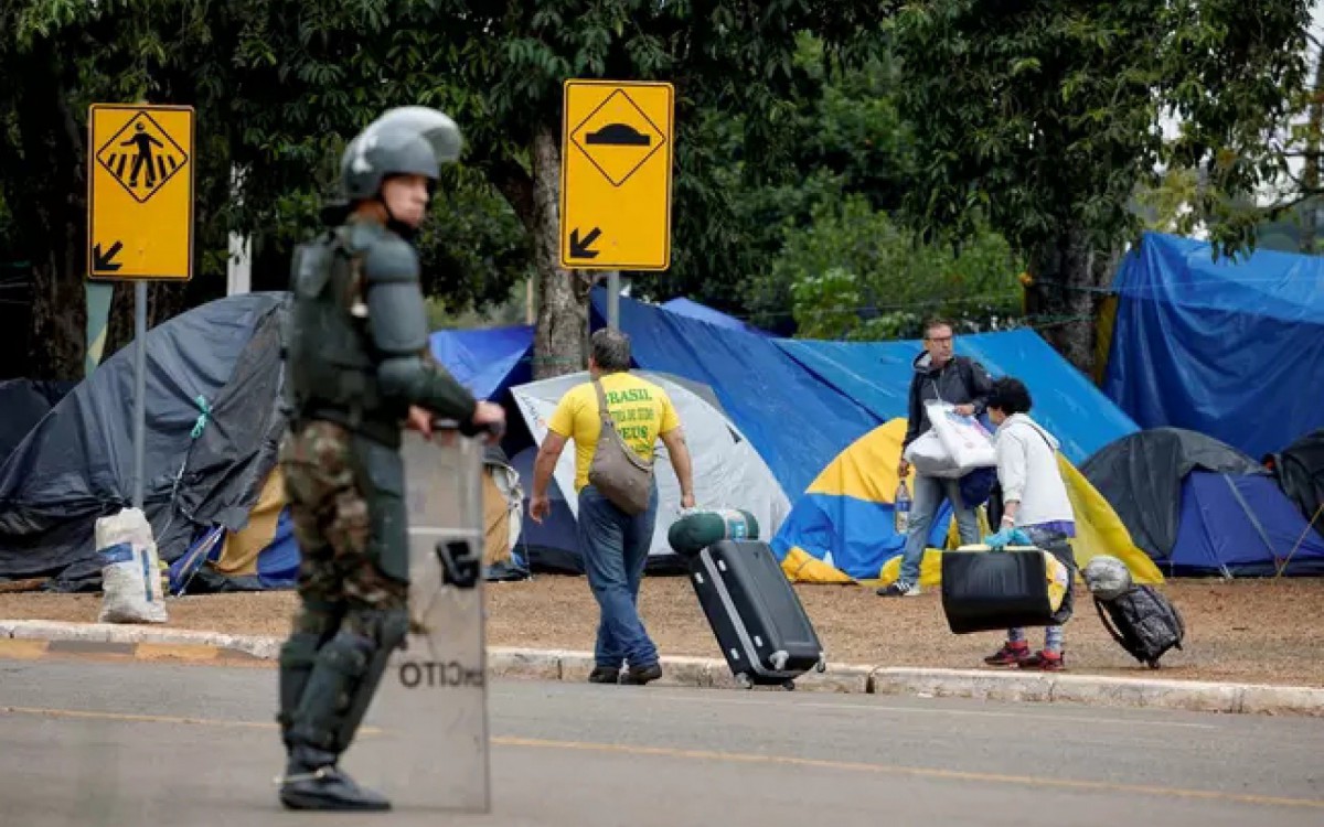 PM e Exército cercam acampamento bolsonarista em Brasília - Amanda Perobelli