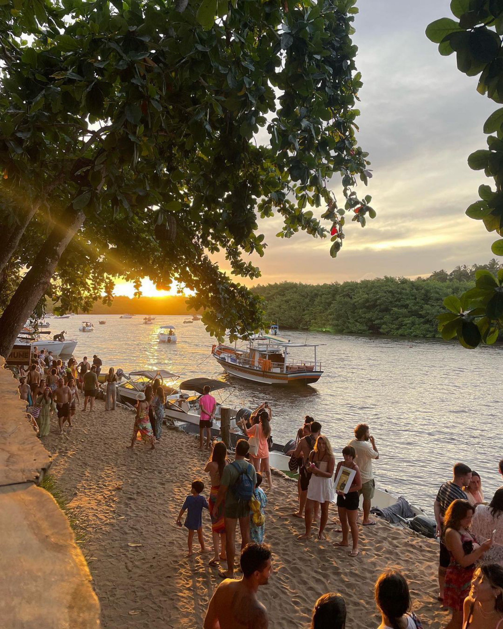 Isis Valverde compartilha fotos em Caraíva - Reprodução Internet