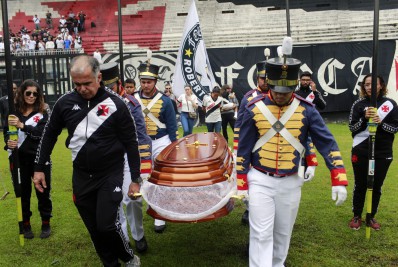 Jornalista da Globo se emociona em despedida de Dinamite: 'É o ídolo da minha vida'