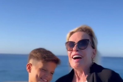 Ana Maria Braga curte viagem pela África do Sul com a família