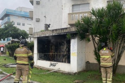 Medidores de energia dos quiosques da Praia do Forte, em Cabo Frio, pegam fogo